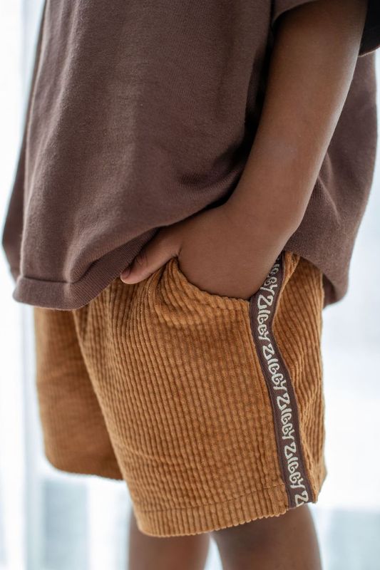 SIGNATURE TEE | CHOCOLATE (KIDS)