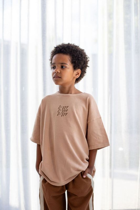 SIGNATURE TEE | PECAN (KIDS)