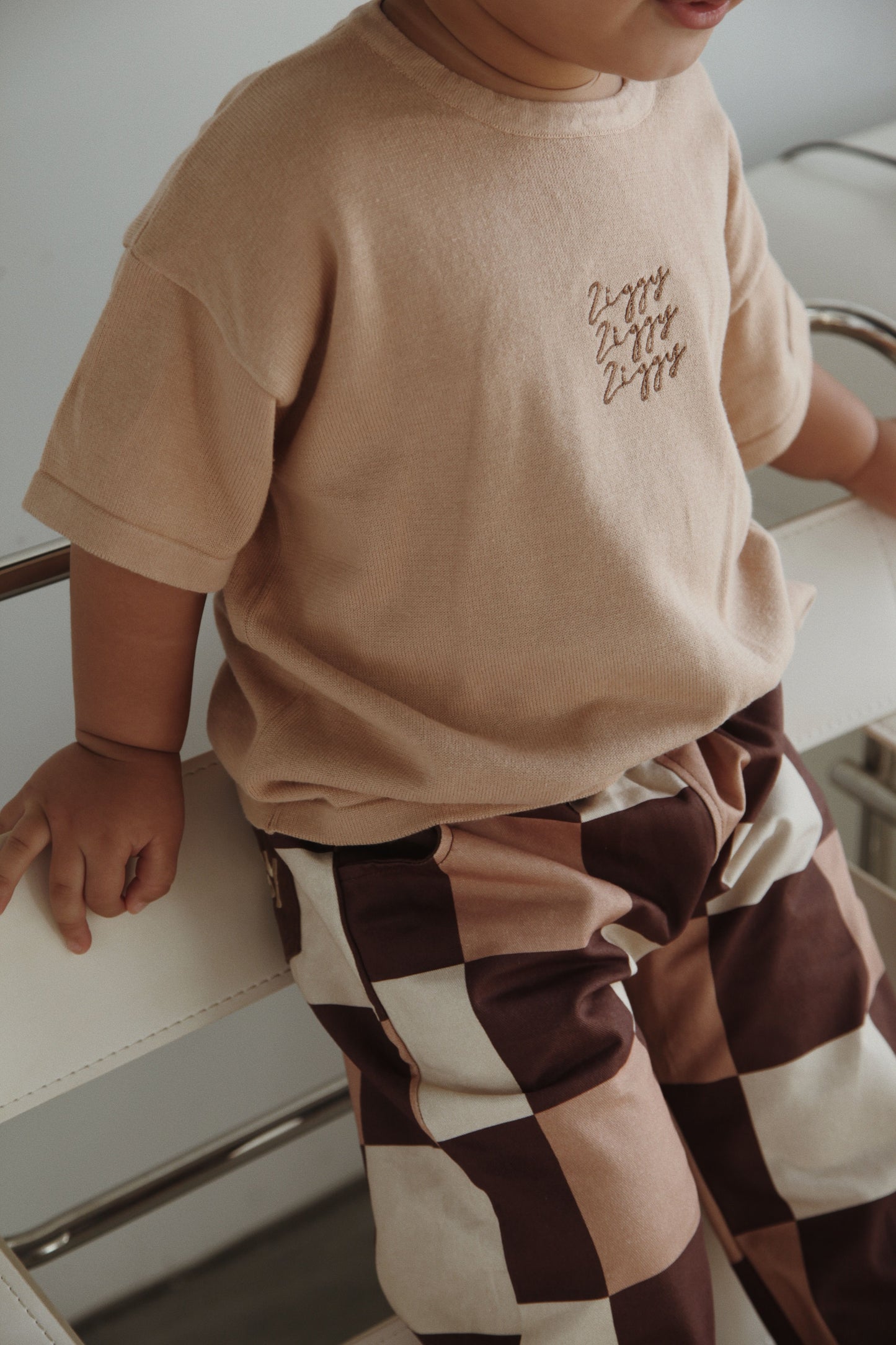 SIGNATURE TEE | PECAN (KIDS)