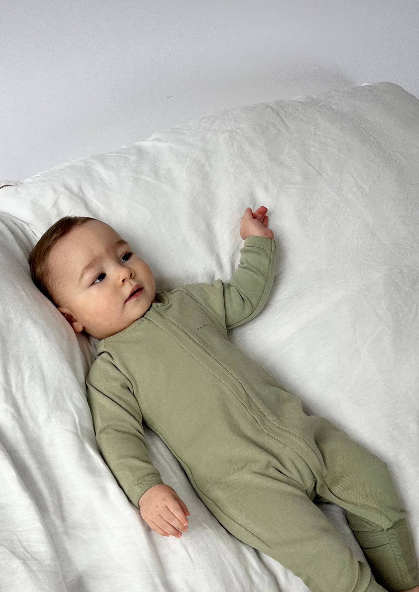 APPLE ONESIE | WHITE